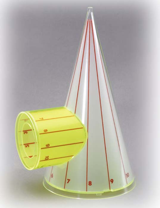 Kegel, durchdrungen von Zylinder Kegel, durchdrungen von Zylinder