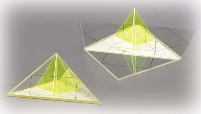 Unregelmäßige Pyramide mit gleichen Neigungswinkeln Unregelmäßige Pyramide mit gleichen Neigungswinkeln
