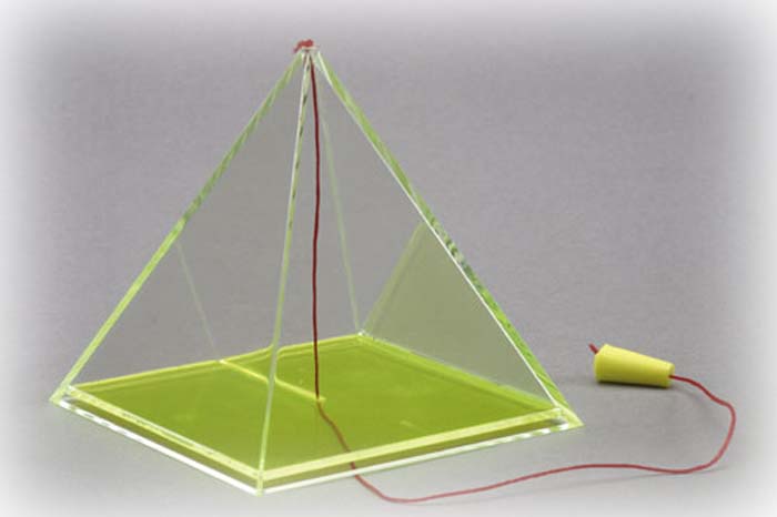 Quadratpyramide mit beweglichen Höhenfaden