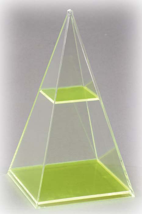 4-seitige Pyramide mit waagerechtem Schnitt 4-seitige Pyramide mit waagerechtem Schnitt