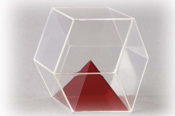 Rhombendodekaeder mit Innenpyramide Rhombendodekaeder mit Innenpyramide