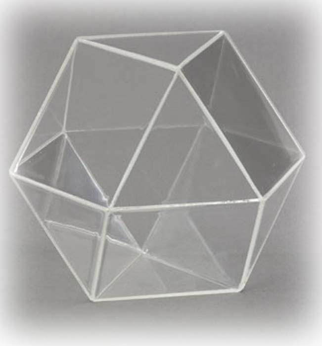 Polyeder, allseitig geschlossen, glasklar Polyeder, allseitig geschlossen, glasklar