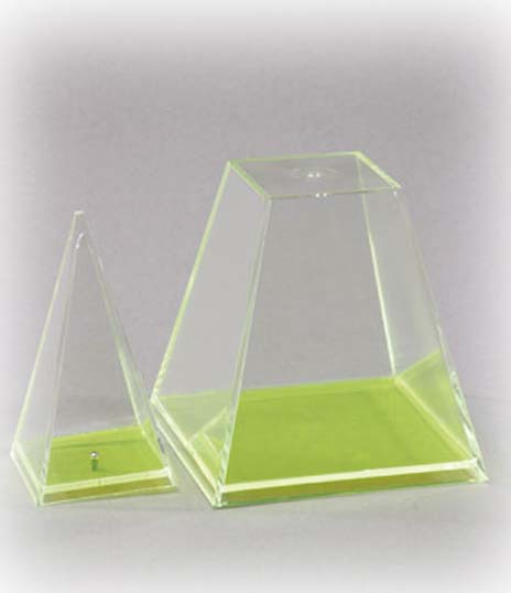 4-seitige Pyramide mit abnehmbarer Spitze 4-seitige Pyramide mit abnehmbarer Spitze