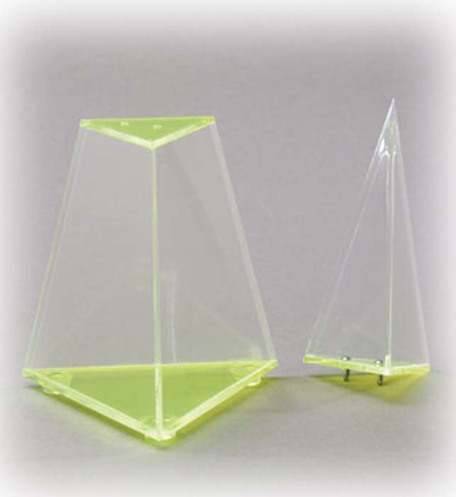 3-seitige Pyramide mit abnehmbarer Spitze 3-seitige Pyramide mit abnehmbarer Spitze