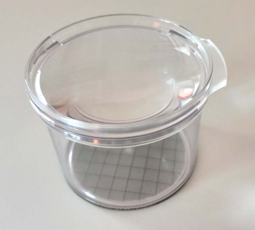 Flaschenlupe mit Millimeter-Gitter Flaschenlupe mit Millimeter-Gitter