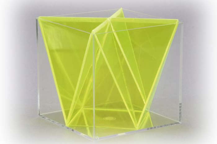 Würfel mit Pyramidensegmenten Würfel mit Pyramidensegmenten