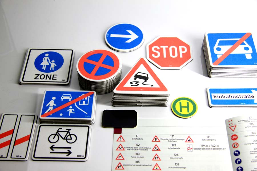 Verkehrszeichensatz magnetisch 64-teilig Verkehrszeichensatz magnetisch 64-teilig